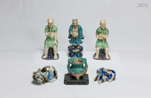 Ming / Qing-A Group Of Six Porcelain Items