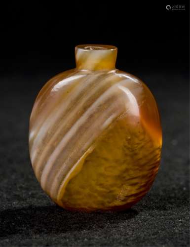 CHINESE NATURAL AGATE SNUFF BOTTLE