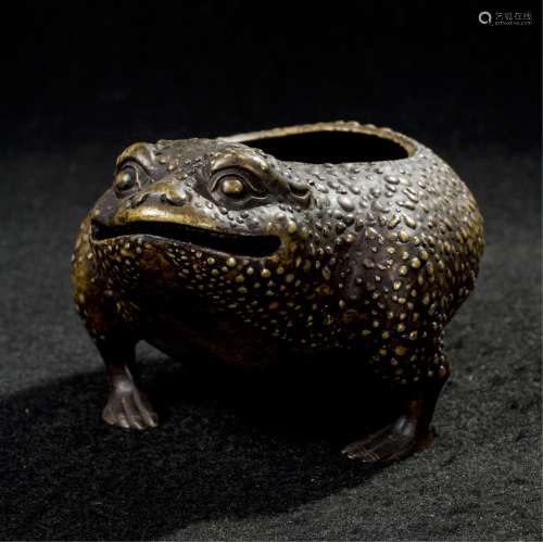 CHINESE QING DYNASTY BRONZE TOAD SHAPE CENSER