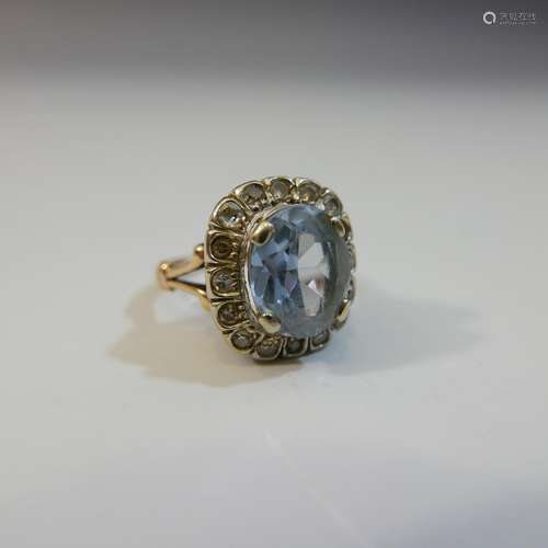 STUNNING 14K GOLD AQUAMARINE AND DIAMOND RING - 7 GRAMS