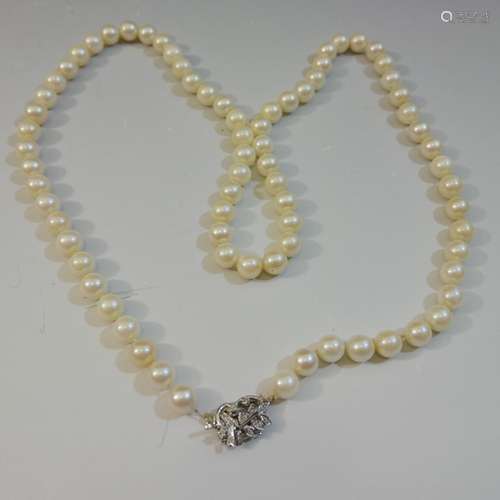 ELEGANT NATURAL PEARL NECKLACE WITH 14K WHITE GOLD DIAMOND CLASP