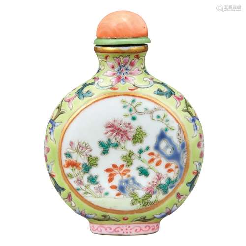 Chinese Famille Rose Enameled Porcelain Snuff Bottle Qing Dynasty