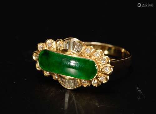 A Old Jadeite Ring Mounted Multiple Diamond & 14K