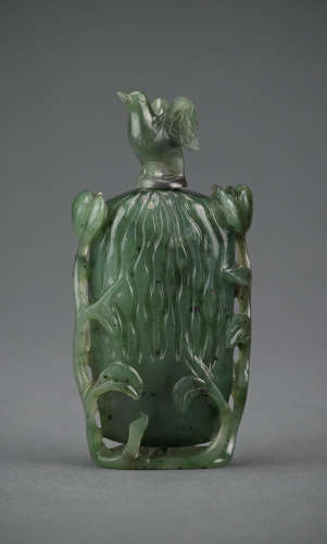 A Spinach nephrite Bottle