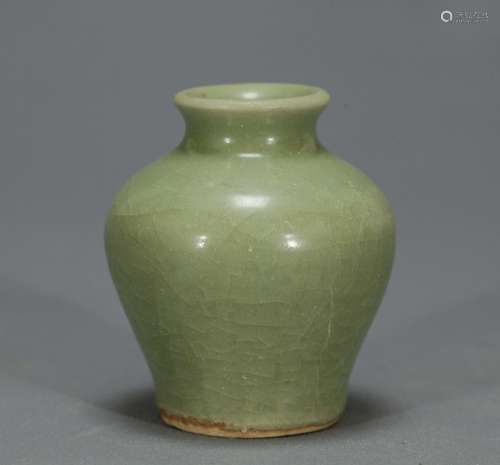 Celadon Glazed Small Guan. Song Dynasty