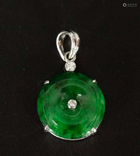 A Vintage Jadeite Pendant Mounted 18K Platinum w/