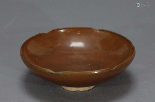 A Flower Shaped Persimmon-Glazed Tea Bowl