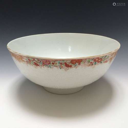 A LARGE CHINESE EXPORT PORCELAIN BOWL 18TH