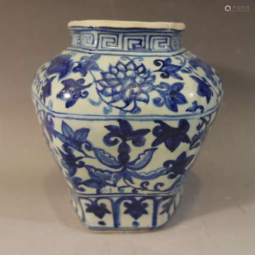 ANTIQUE CHIENSE BLUE WHITE PORCELAIN JAR - MING DYNASTY