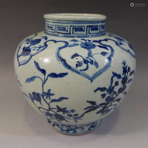 ANTIQUE CHINESE BLUE WHITE PORCELAIN JAR - MING DYNASTY