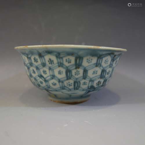 ANTIQUE CHINESE BLUE WHITE PORCELAIN BOWL - MING DYNASTY