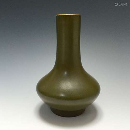 A TEADUST-GLAZED PEAR-SHAPED BOTTLE VASE, QIANLONG