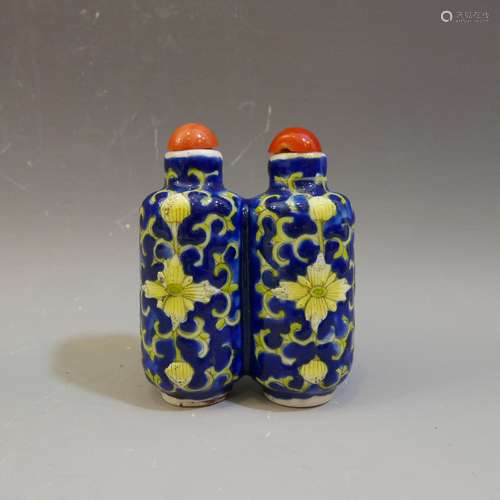 ANITQUE CHINESE FAMILLE ROSE PORCELAIN SNUFF BOTTLE - 19TH CENTURY