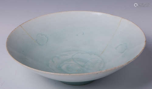 CHINESE CELADON WHITE GLAZED ANHUA TEA BOWL