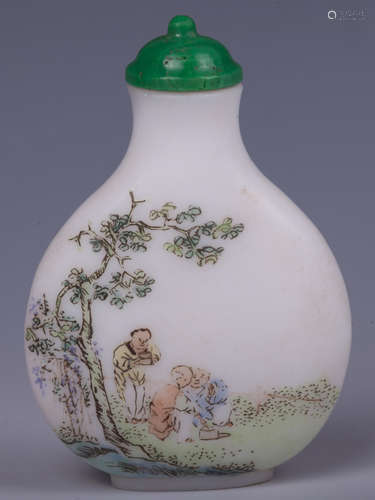 CHINESE ENAMEL ON WHITE PEKING GLASS SNUFF BOTTLE