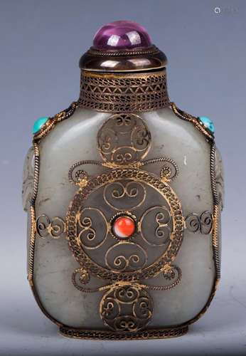 CHINESE SILVER WIRE ENCASED JADE SNUFF BOTTLE