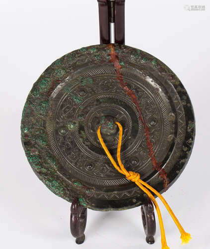 CHINESE CIRCULAR BRONZE MIRROR, BEAST MOTIF