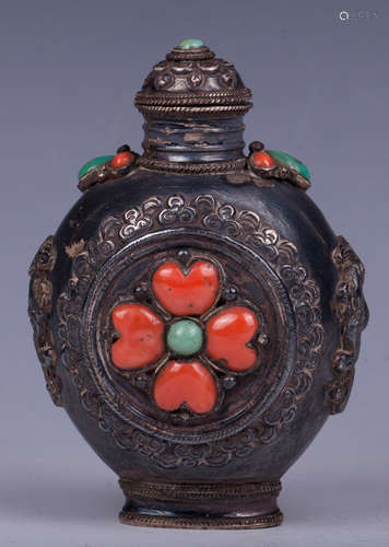 CHINESE SILVER SNUFF BOTTLE WITH INLAIDS