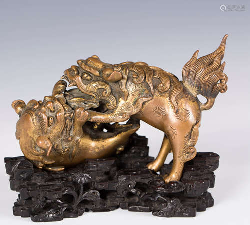 CHINESE BRONZE FIGURE OF TWO FOOLIONS