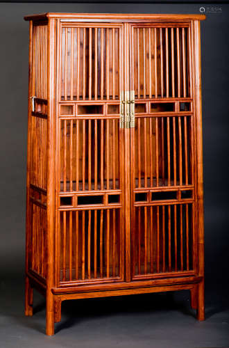A HUANGHUALI OPEN CABINET WITH ROUNDED BARS
