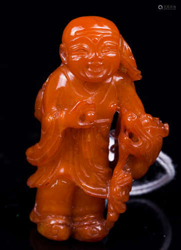 CHINESE QING DYNASTY HONEY AMBER CARVED LOHAN