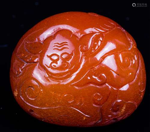 CHINESE MING DYNASTY HONEY AMBER PLAQUE, BEAST