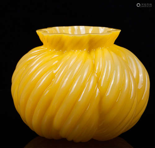 CHINESE EGG YOLK YELLOW PEKING GLASS FLOWER VASE