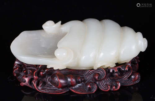 CHINESE WHITE JADE INK PALETTE IN SEA SNAIL SHAPE