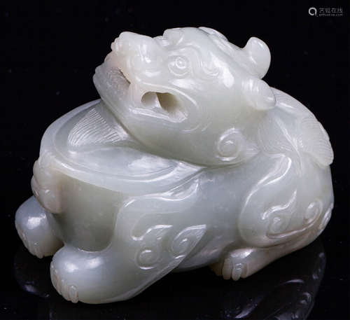 CHINESE QING DYNASTY JADE CARVED BEAST