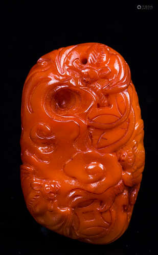 CHINESE MING DYNASTY HONEY AMBER PENDANT, BATS