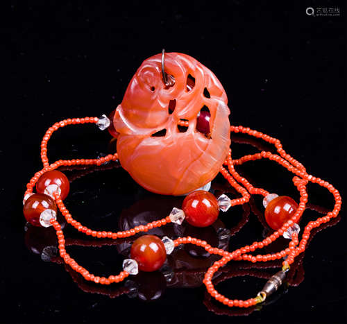 CHINESE QING DYNASTY AGATE PENDANT NECKLACE