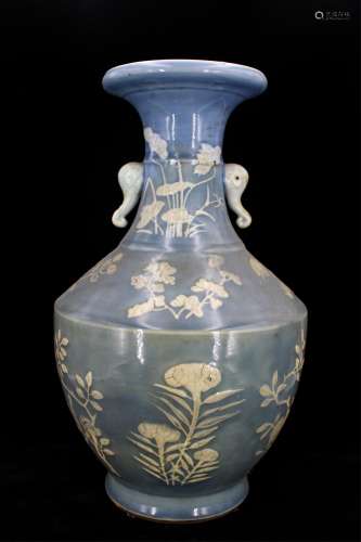 CHINESE QING DYNASTY BLUE GROUND TWIN EAR VASE