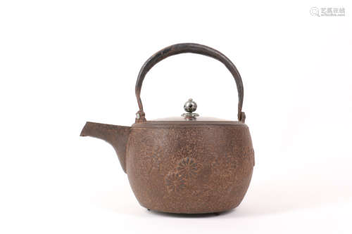 Japanese Iron Teapot with Lacquer Cover
