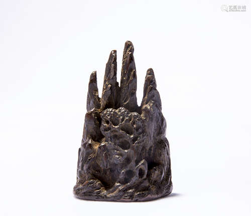 Chinese Chenxiang Wood Decoration with Mountain Shaped