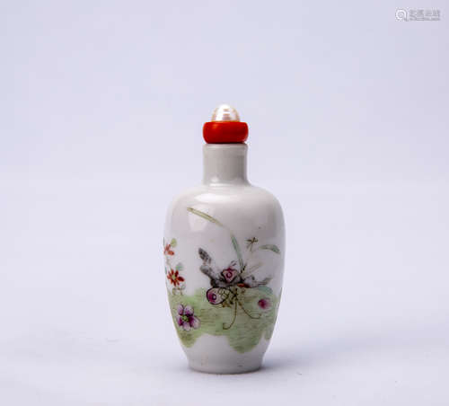 Chinese Famille-Rose Porcelain Snuff Bottle