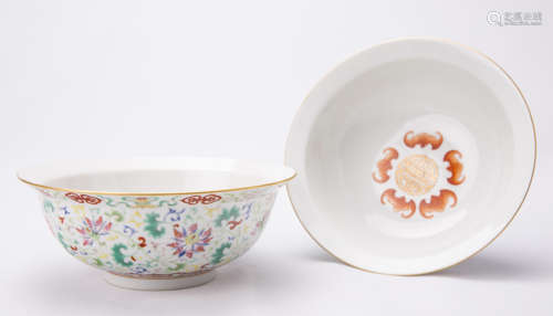 Pair of Chinese Famille-Rose Glazed Porcelain Bowls