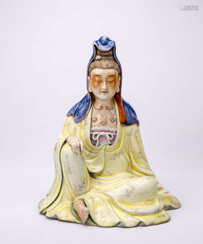 Chinese Famille-Rose Porcelain Figure Statue of seated Guanyin