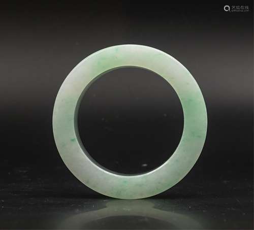 CHINESE QING DYNASTY JADEITE HAIR RING