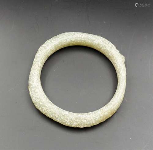 CHINESE YUAN DYNASTY HETIAN JADE DRAGON BANGLE