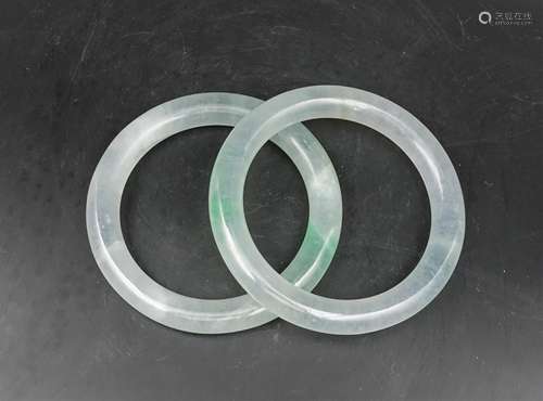 PAIR OF CHINESE QING DYNASTY JADEITE BANGLES