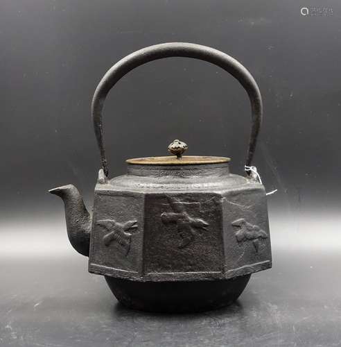 19TH CENTURY JAPANESE IRON TEA POT