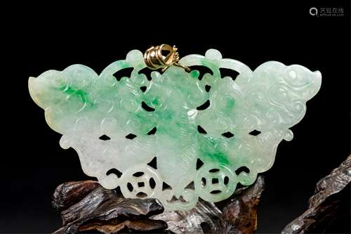 CHINESE QING DYNASTY BUTTERFLY JADEITE PENDANT