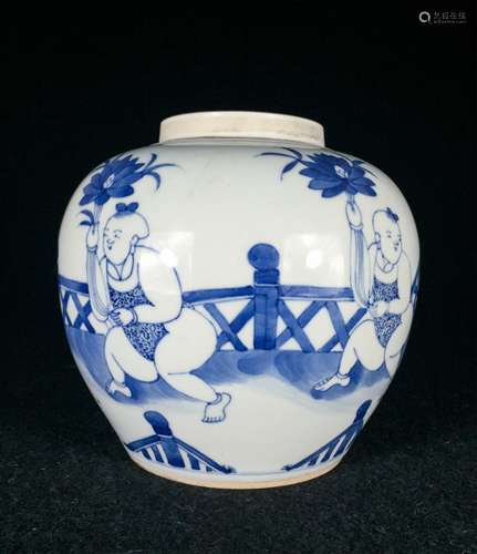 CHINESE QING DYNASTY BLUE AND WHITE PORCELAIN JAR