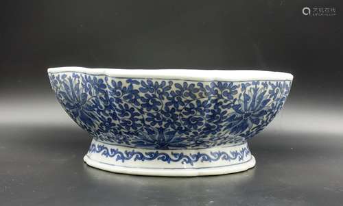 CHINESE QING DYNASTY BLUE AND WHITE PORCELAIN BOWL