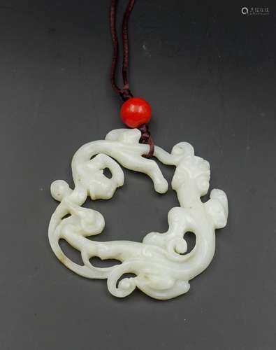 CHINESE MING DYNASTY WHITE JADE DRAGON PENDANT