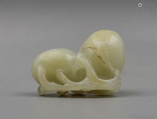 CHINESE QING DYNASTY HETIAN JADE CARVED PEACHES