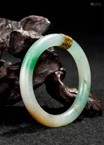 CHINESE QING DYNASTY JADEITE BANGLE