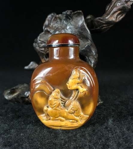 CHINESE QING DYNASTY AGATE SNUFF BOTTLE