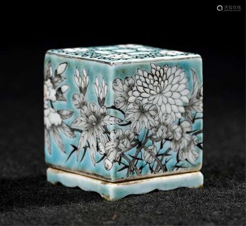 CHINESE QING DYNASTY FAMILLE ROSE SQUARE CENSER