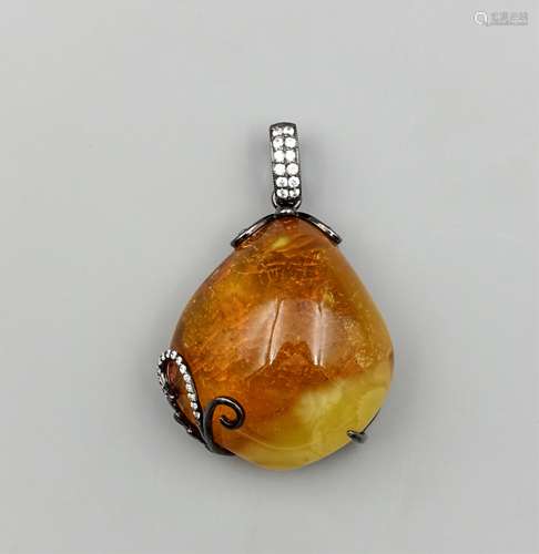 CHINESE AMBER AND DIAMOND PENDANT